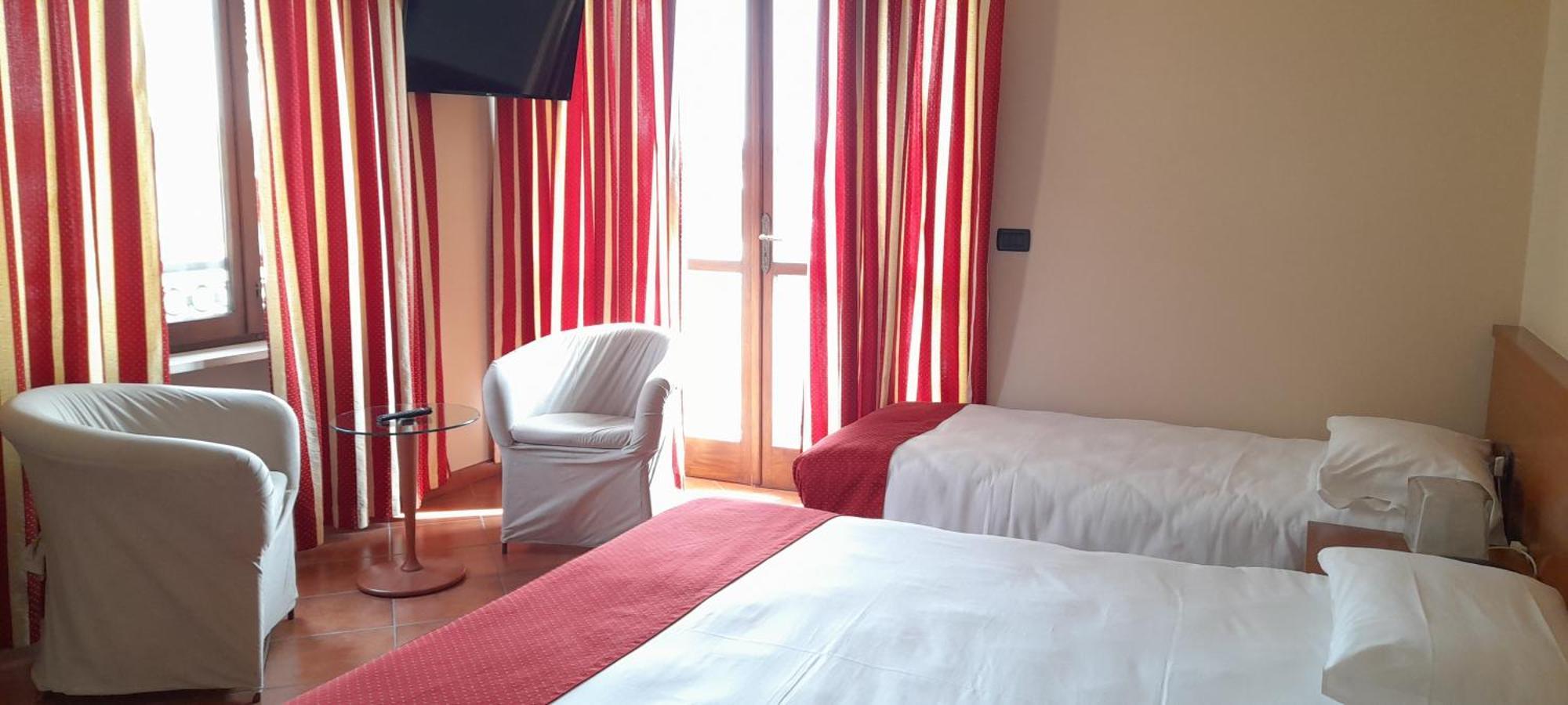 Hotel Ceretto Busca ภายนอก รูปภาพ