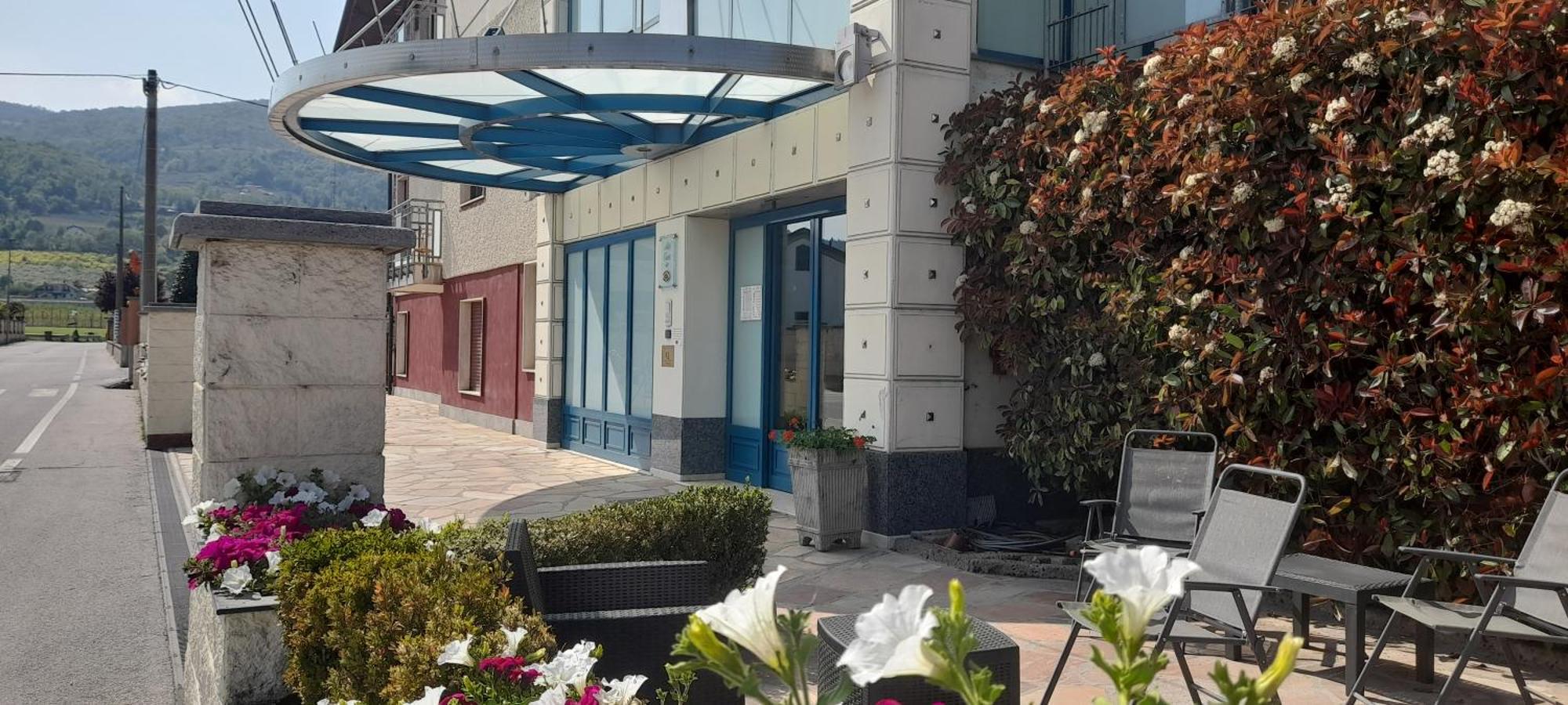 Hotel Ceretto Busca ภายนอก รูปภาพ