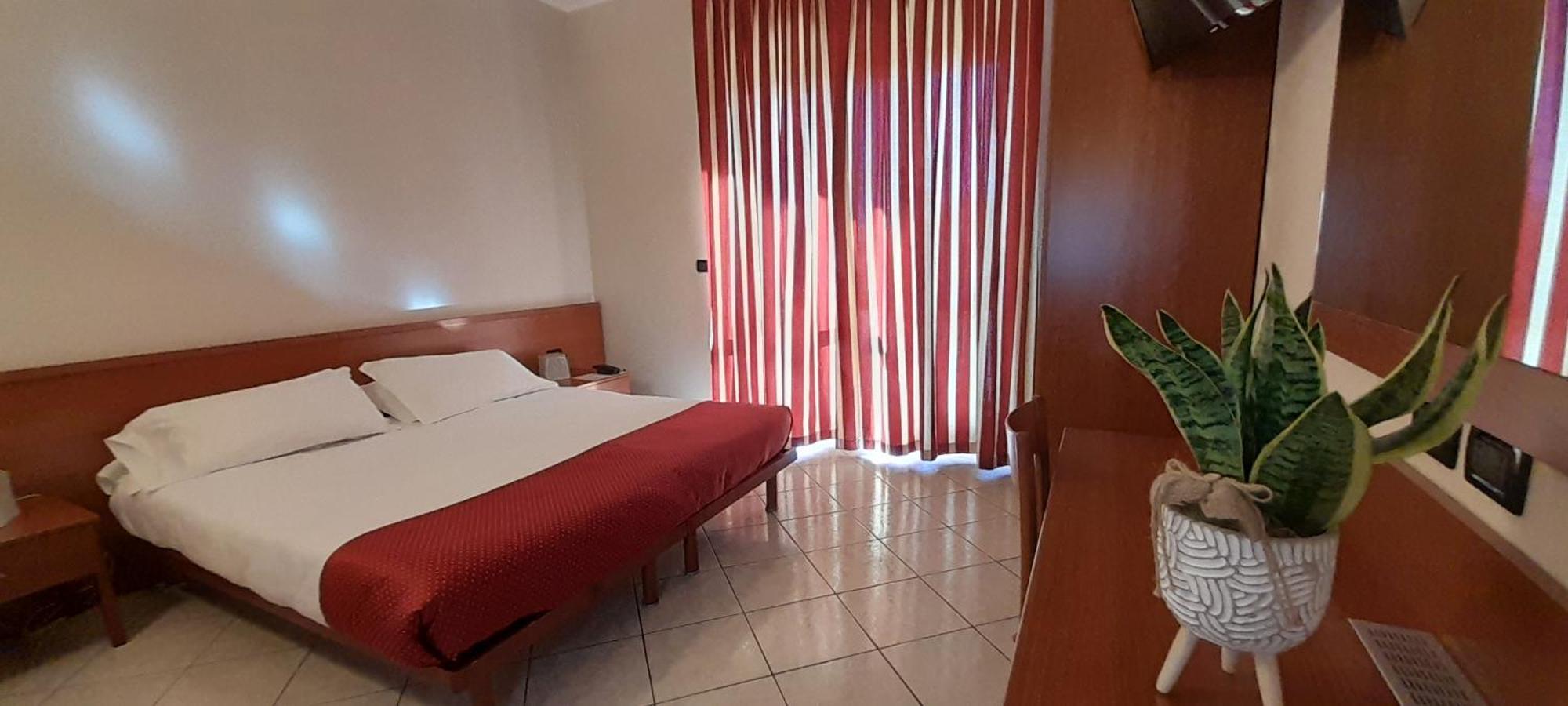 Hotel Ceretto Busca ภายนอก รูปภาพ