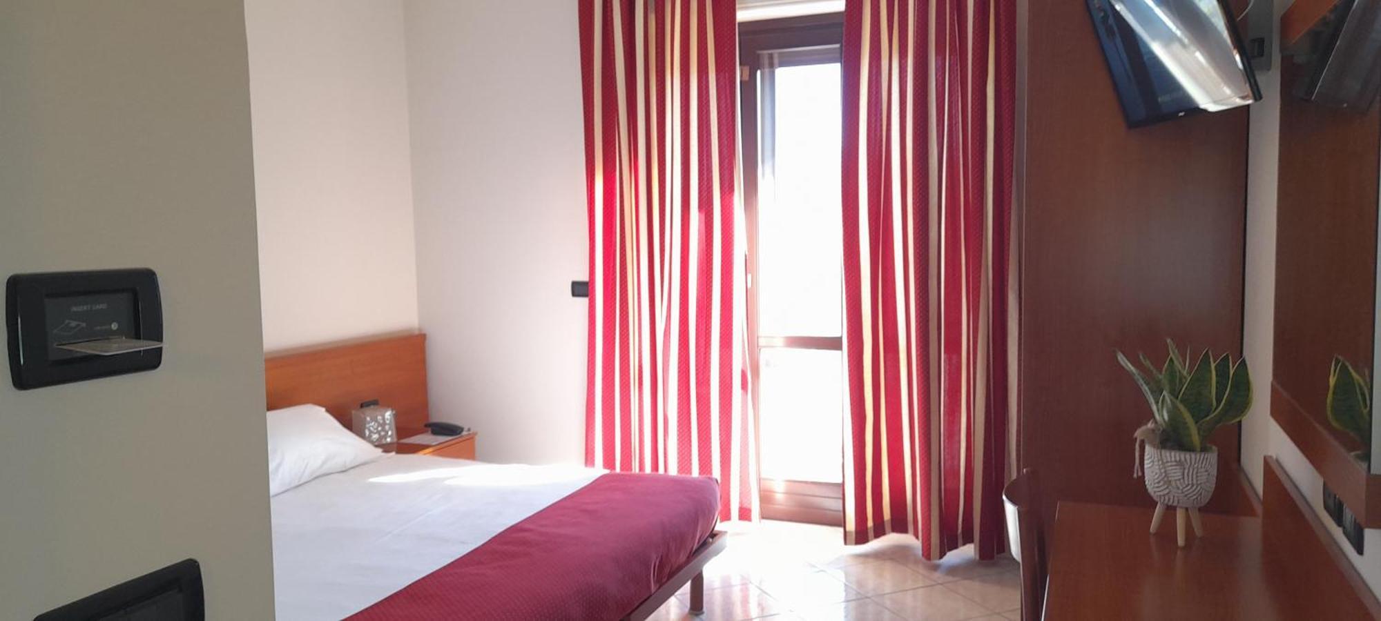Hotel Ceretto Busca ภายนอก รูปภาพ