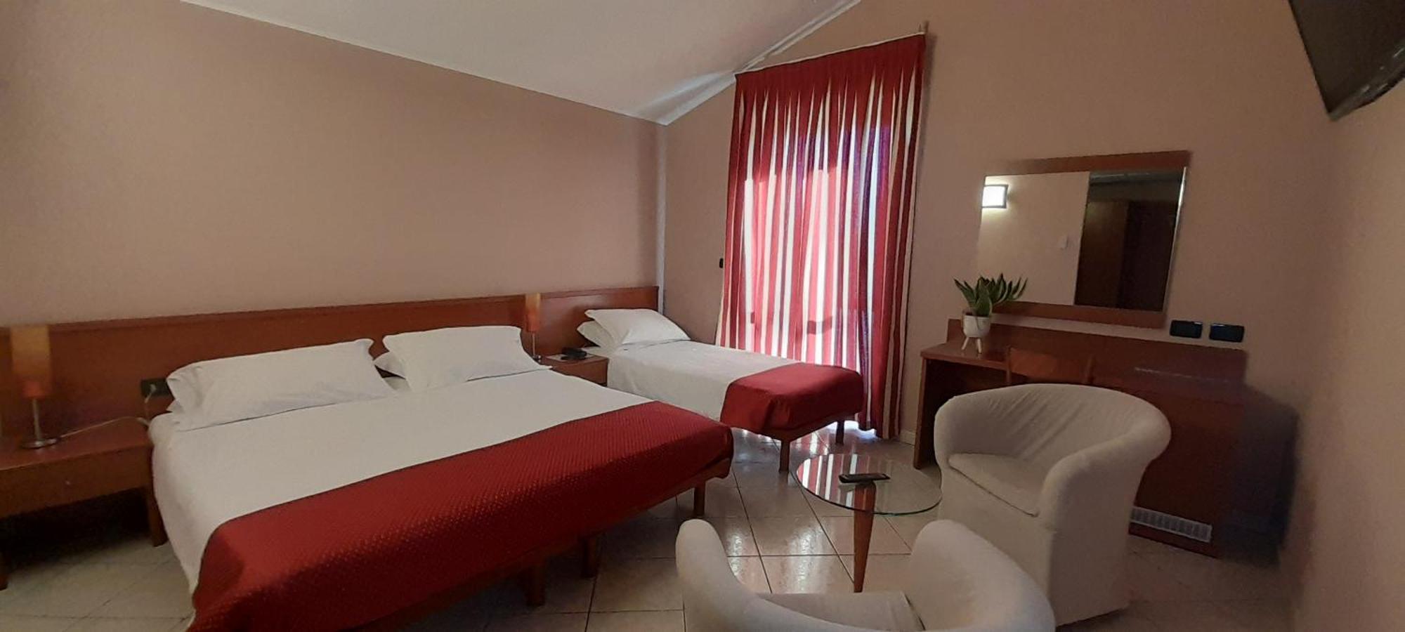 Hotel Ceretto Busca ภายนอก รูปภาพ