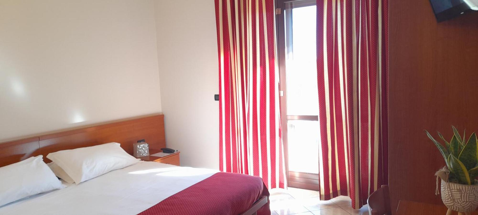 Hotel Ceretto Busca ภายนอก รูปภาพ
